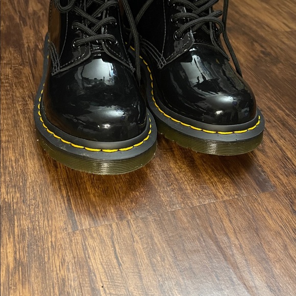 NEW Dr. Martens Docs Black Patent Leather unisex Boots Ladies 6 - Picture 7 of 15